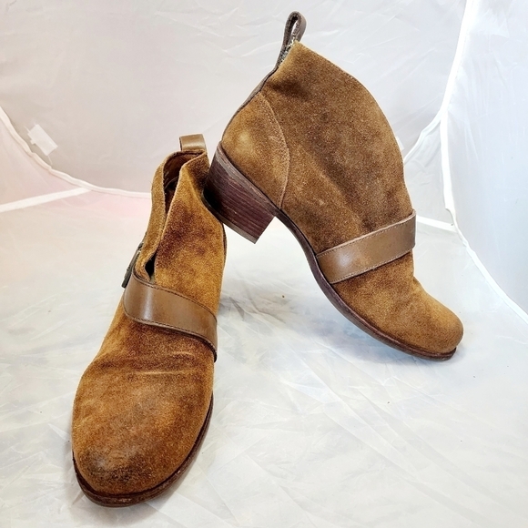 Ugg Wright Belted Suede Heeled Ankle Bootie Boot Chestnut Brown Women's 7 Used - Picture 1 of 16